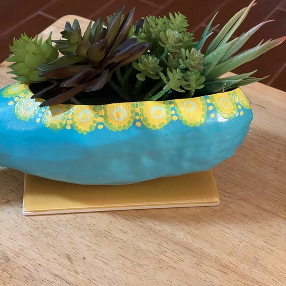 Hand crafted painted blue planter dried gourd artificial plants has tile base - Picture 4 of 7